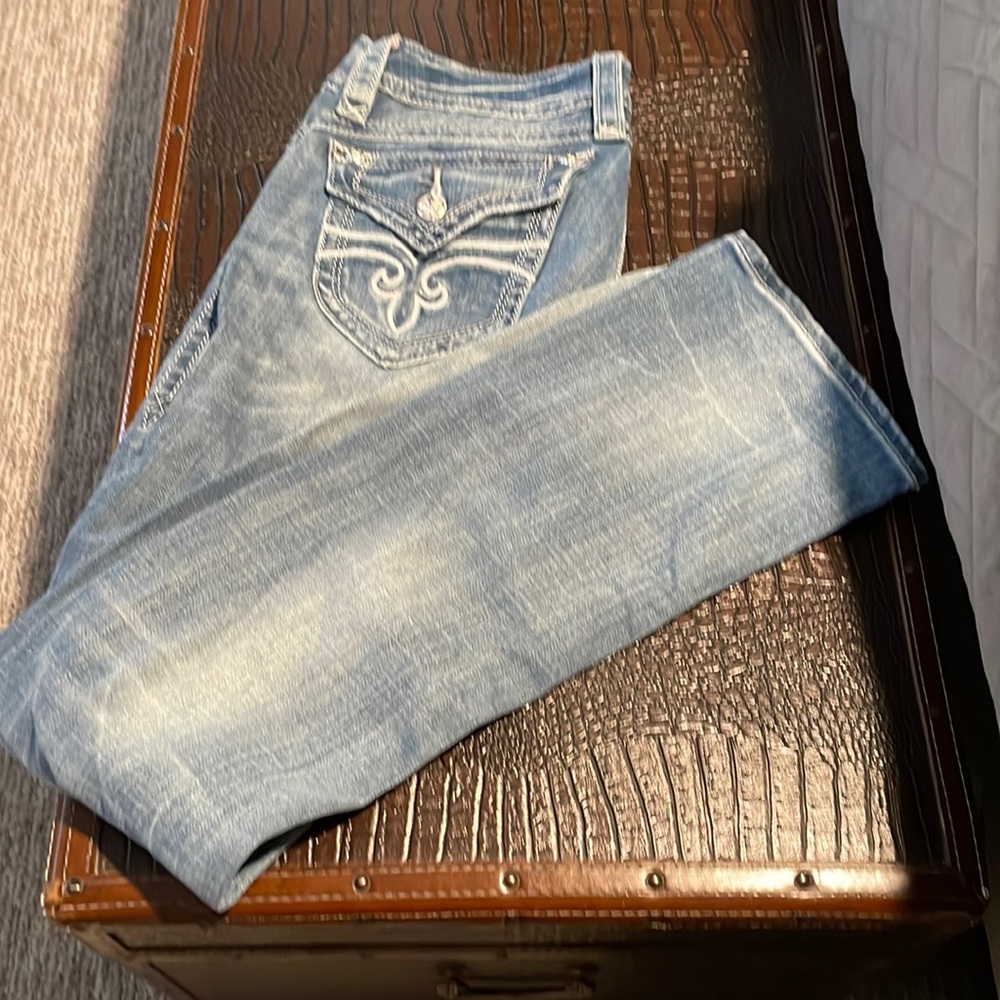 Women’s Rock Revival boot cut jeans with flap pockets.